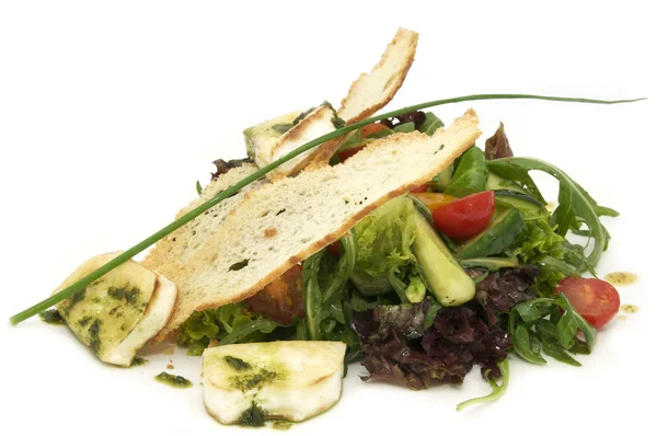 Овощной салат и сыр — стоковое фото