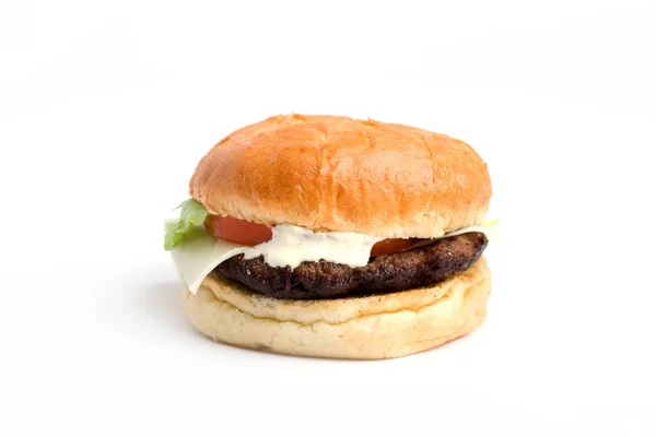 Beef burger med grädde, tomat och sallad — Stockfoto