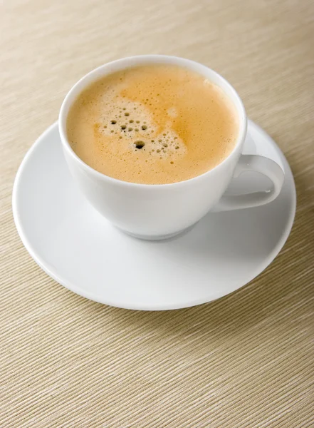 Gros plan d'une délicieuse tasse de café — Photo