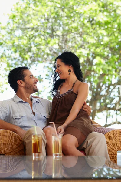 Happy husband and wife doing honeymoon in resort — Stock Photo, Image
