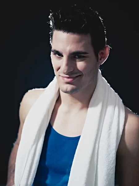 Male athlete smiling and looking at camera — Stock Photo, Image