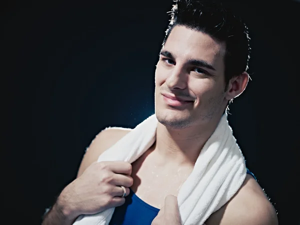 Male athlete smiling and looking at camera — Stock Photo, Image