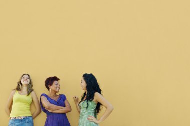 üç kadın konuşuyor ve having fun