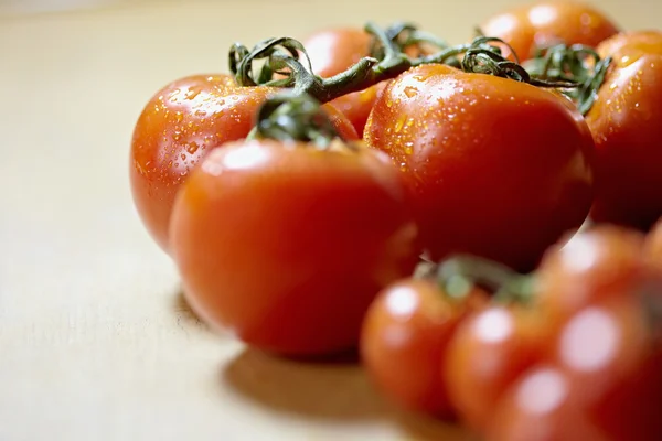 식탁에 토마토의 익은 — 스톡 사진