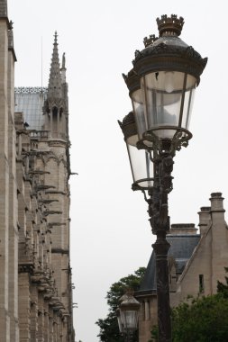 Paris 'te sokak lambası