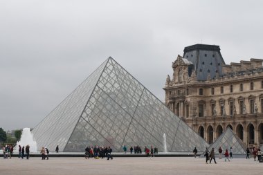 Louvre paris