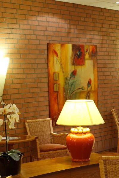 Bordslampa i inre av rummet部屋のインテリアのテーブル ランプ — ストック写真