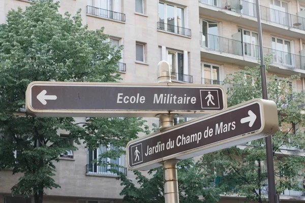 Покажчики вулиць в Парижі — стокове фото