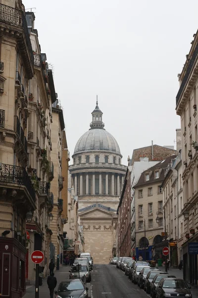 paris pantheon giden yol