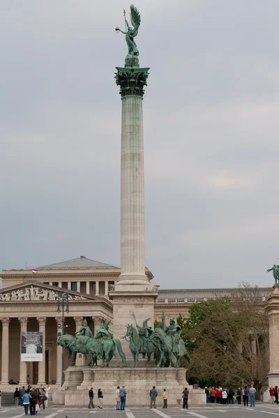 The Heroes square in Budapest — Stock Photo, Image