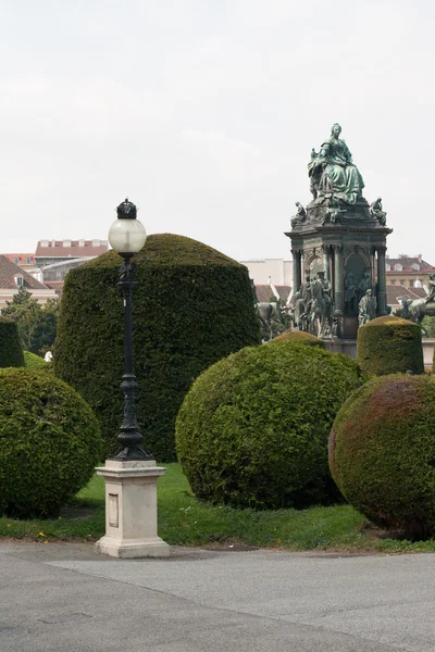 Monument to Maria Theresia — Stock Photo, Image