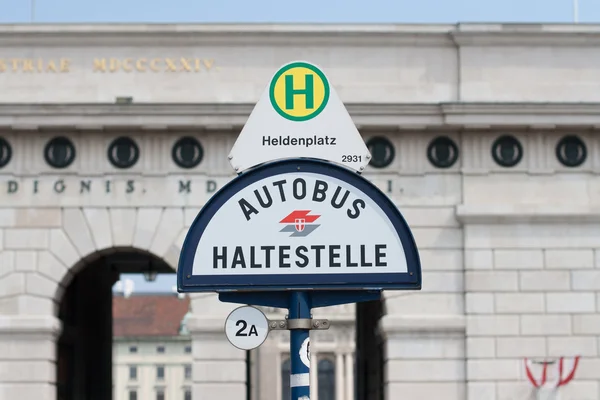 Emléktábla a buszmegálló, Bécs, Ausztria — Stock Fotó