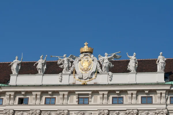 Brasão de armas do Sacro Império Romano-Germânico, castelo de Hofburg, Viena — Fotografia de Stock