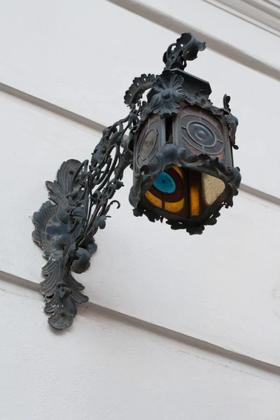 A Bécs központjában régi lámpa — Stock Fotó