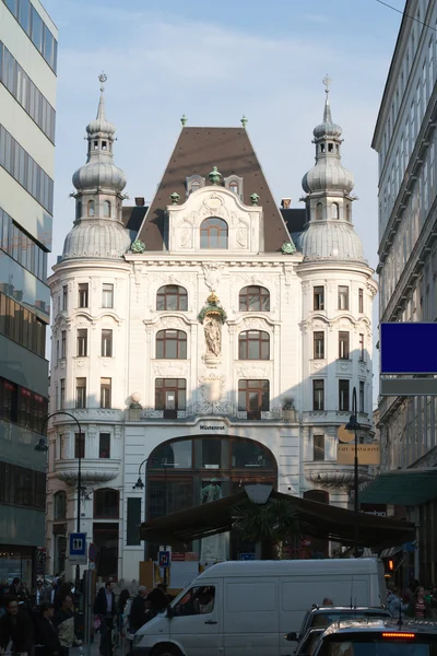 Kerk in het centrum van Wenen, Oostenrijk. — Stockfoto