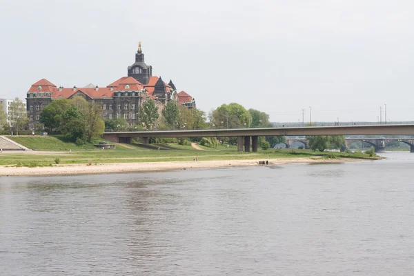A modern bridge over the Elbe in Dresden — Stock Photo, Image