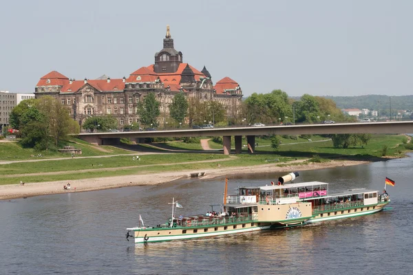Barco de recreio no Elba. Dresden... — Fotografia de Stock