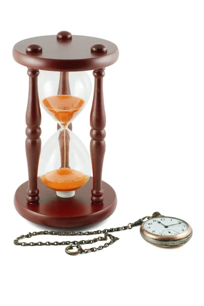 Reloj de arena y un reloj de bolsillo — Foto de Stock