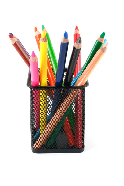 Lápices de color en la cesta — Foto de Stock