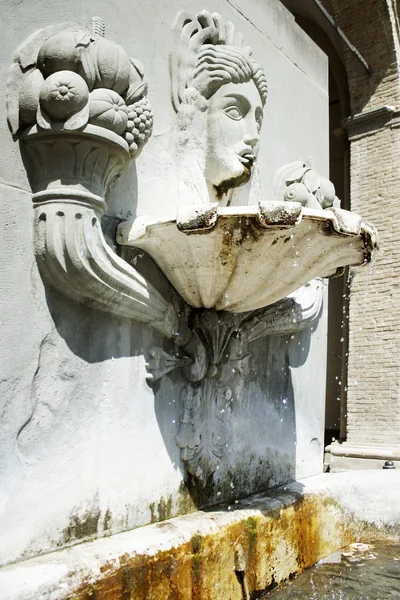 Barokowa fontanna — Zdjęcie stockowe
