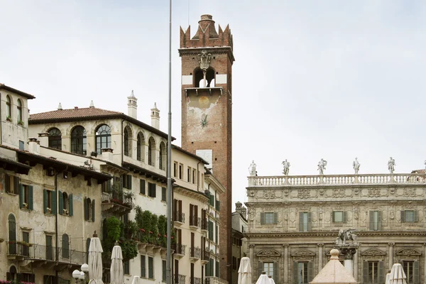 Náměstí Piazza delle Erbe Verona — Stock fotografie