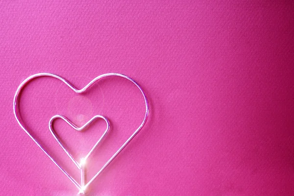 Metal heart with fucsia background — Stock Photo, Image