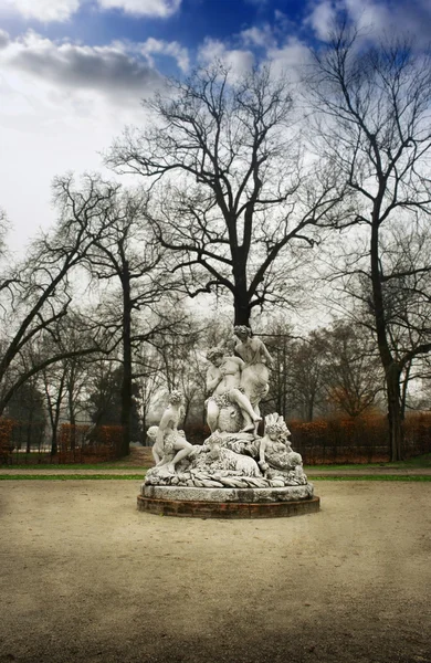 Skulptur i parken — Stockfoto