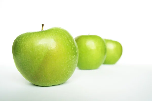 Drie groene appels — Stockfoto