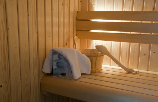 Wooden sauna bucket and towel — Stock Photo, Image