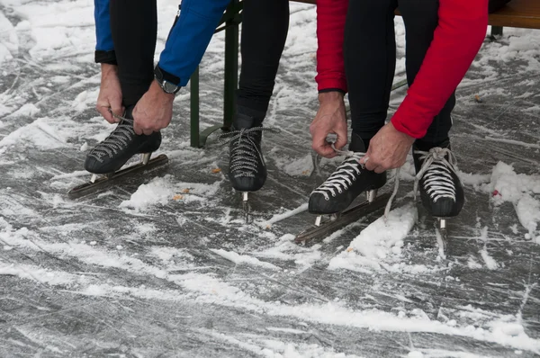 stock image Man prepare skate for competition