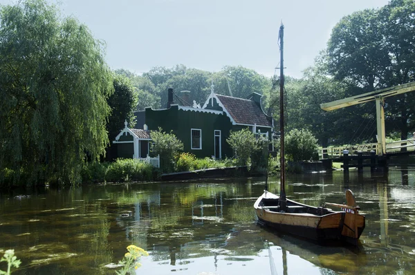 オランダの橋と水 — ストック写真