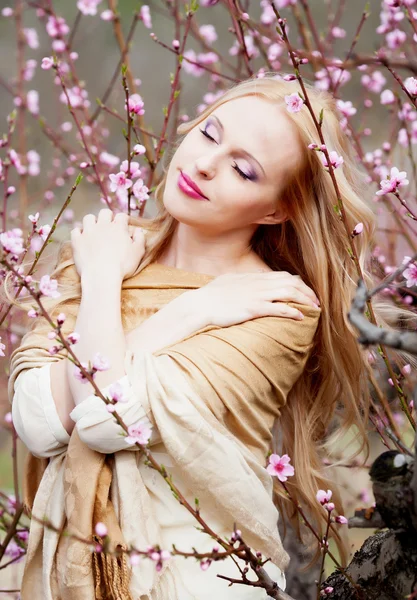 Girl in blossom garden — Stock Photo, Image