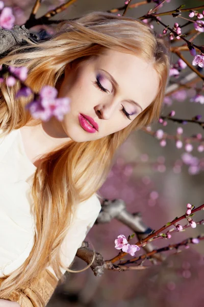 Girl in peach garden — Stock Photo, Image