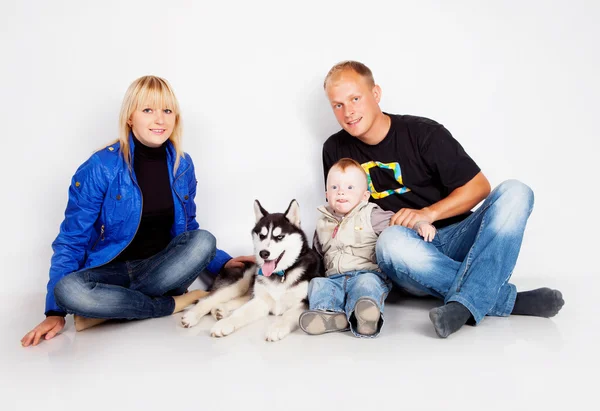 Family with puppy husky — Stock Photo, Image