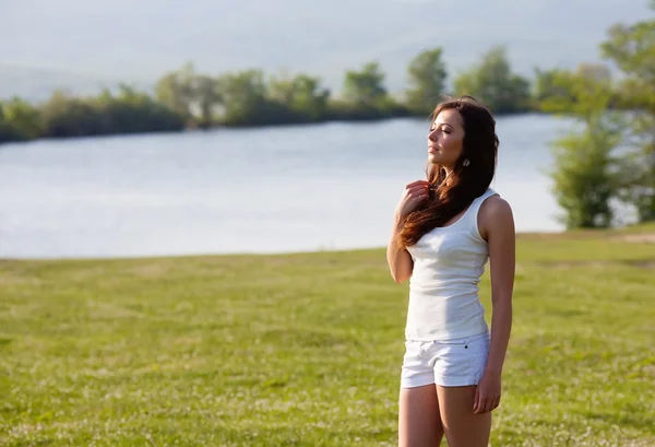 Girl on the meadow — Stock Photo, Image