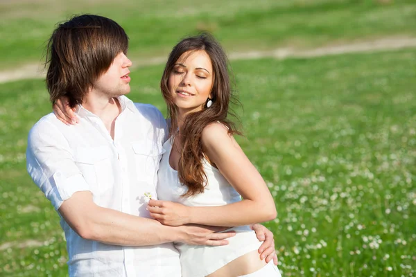 Two lovers on the grass — Stock Photo, Image