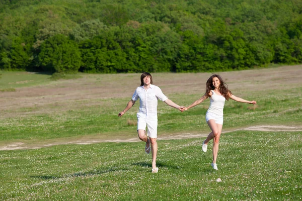 Two lovers on the grass — Stock Photo, Image