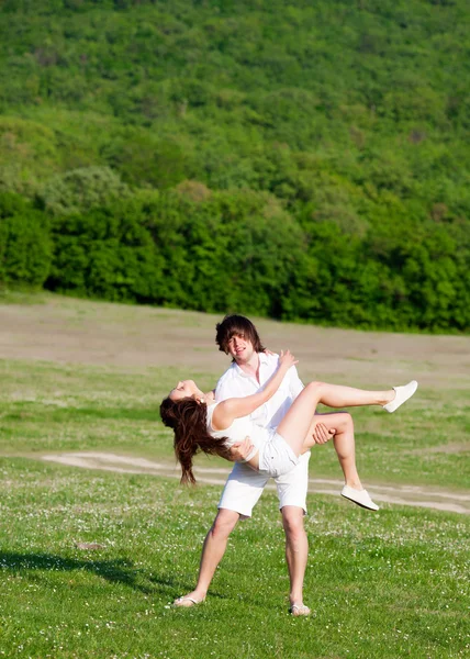 Two lovers on the grass — Stock Photo, Image