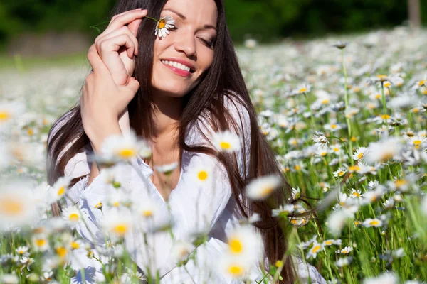 Ragazza sul prato — Foto Stock