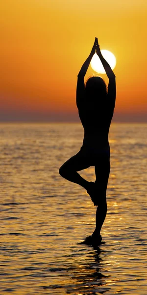 Yoga auf dem Wasser — Stockfoto