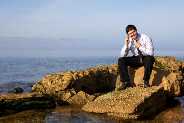 Businessman speaking cellphone — Stock Photo, Image