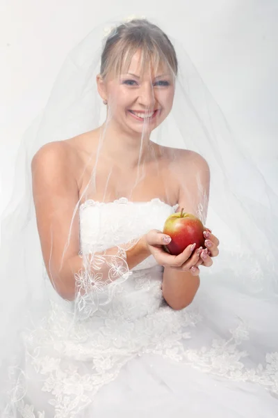 Braut mit Apfel — Stockfoto