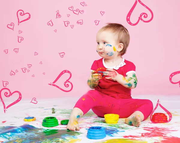 Renk boyalar ile oynayan çocuk — Stok fotoğraf