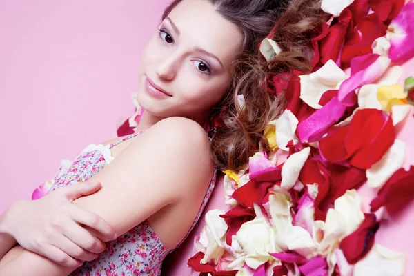Hermosa chica con rosa —  Fotos de Stock