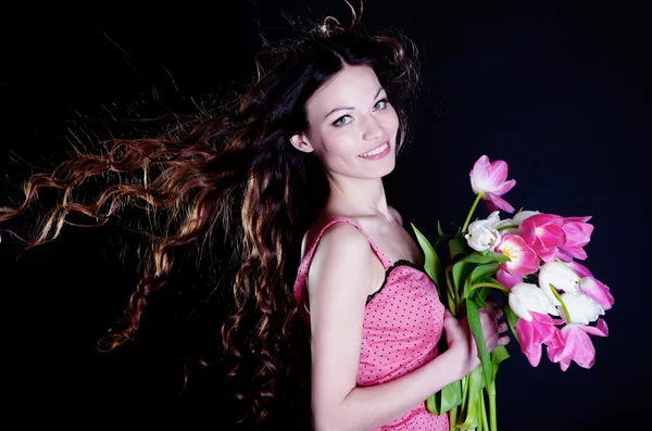 Chica con flores de tulipán — Foto de Stock