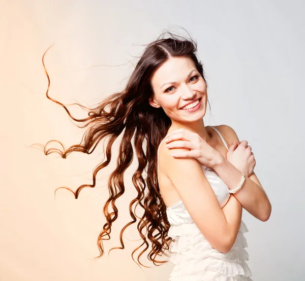 Brunetka dlouhé vlasy girl — Stock fotografie