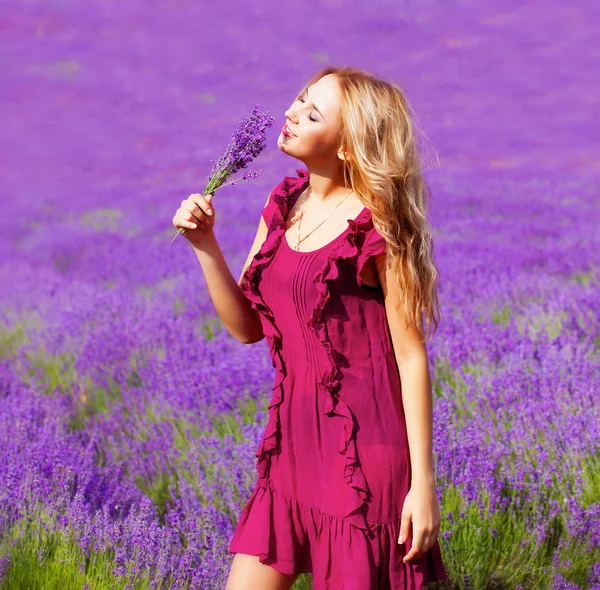 Girl in lavender field — Stock Photo, Image