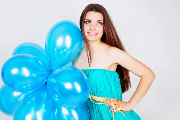 Flicka med ballonger i studio — Stockfoto