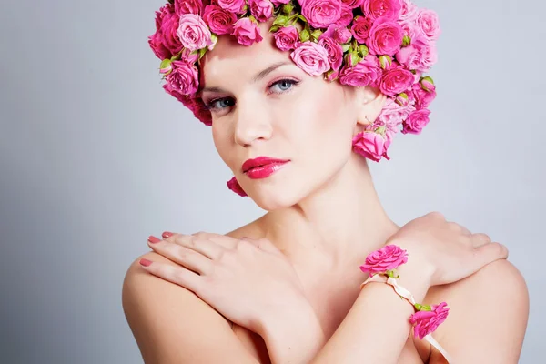 Girl with flower hairstyle — Stock Photo, Image