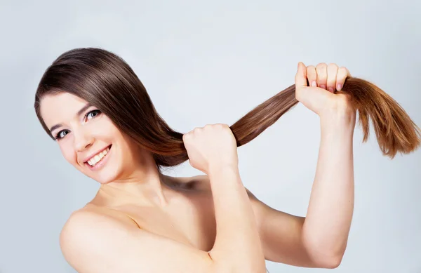 Mädchen mit gesundem Haar — Stockfoto